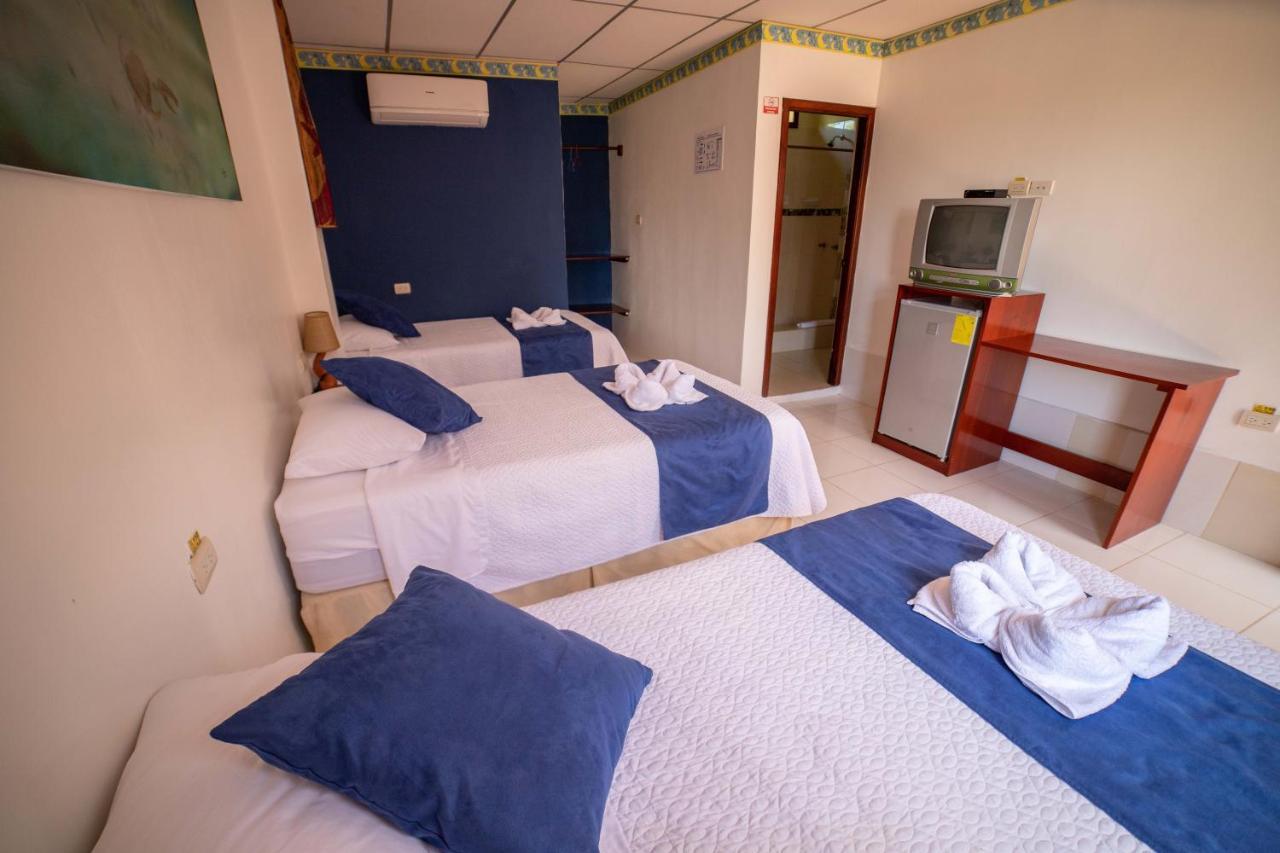 פורטו וילאמיל Hostal Gladismar מראה חיצוני תמונה
