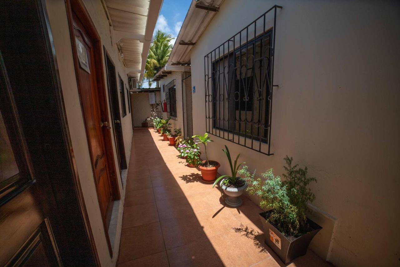 פורטו וילאמיל Hostal Gladismar מראה חיצוני תמונה